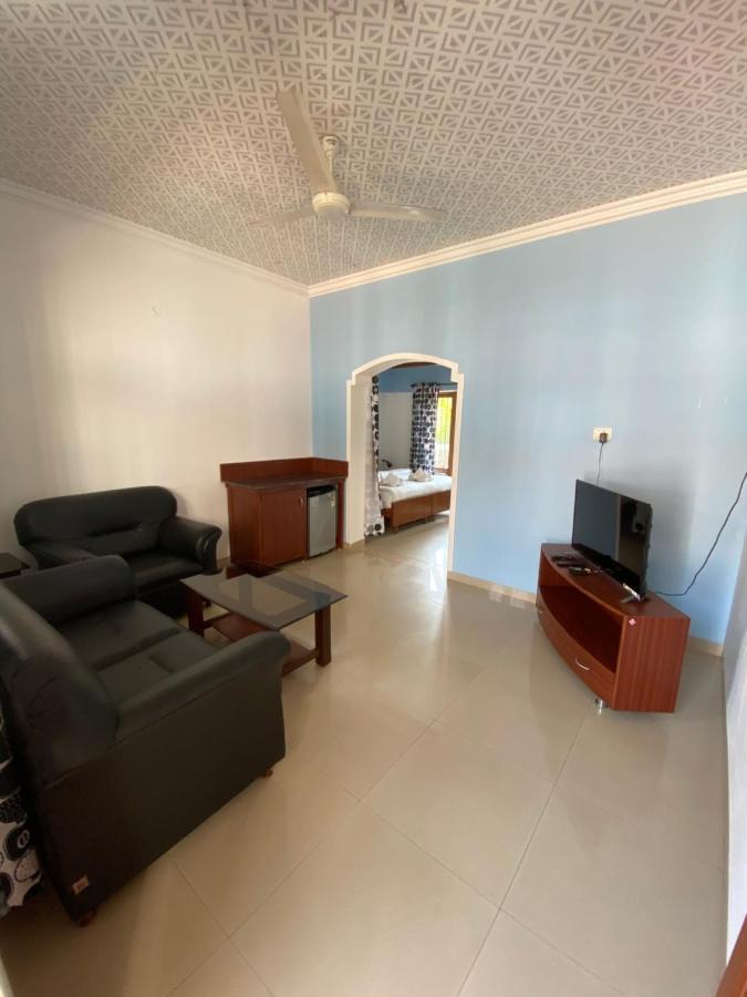 Franria Villa Guest House 卡兰古特 外观 照片