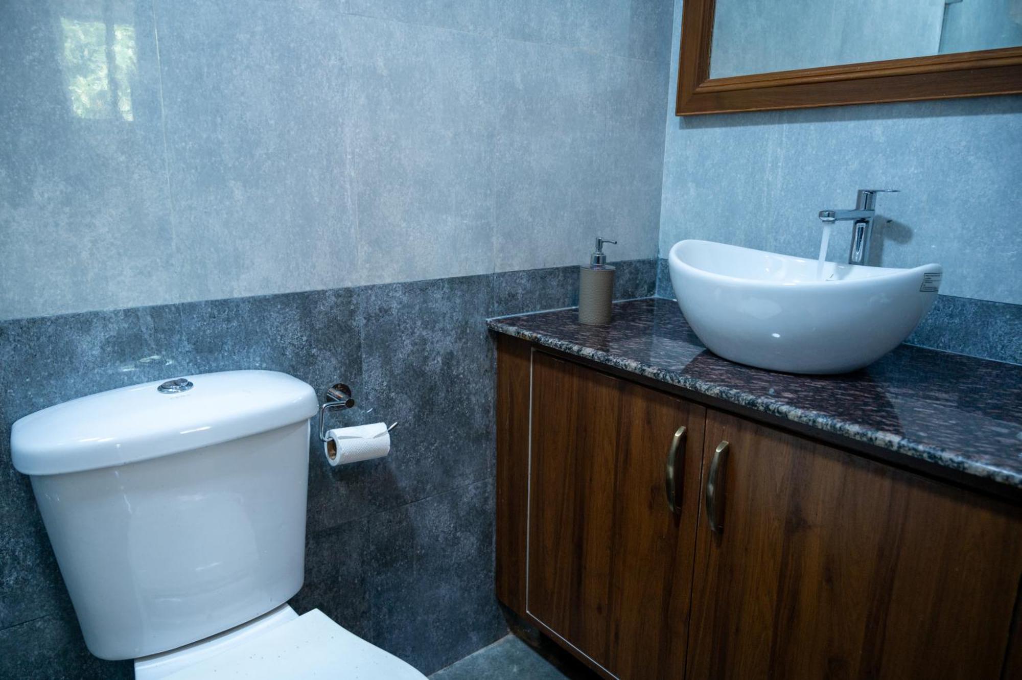 Franria Villa Guest House 卡兰古特 外观 照片